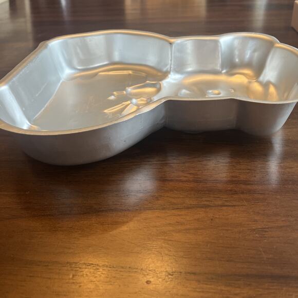 Vintage 1991 Wilton Teddy Bear with Present Cake Pan 2105-4432 - Picture 5 of 6